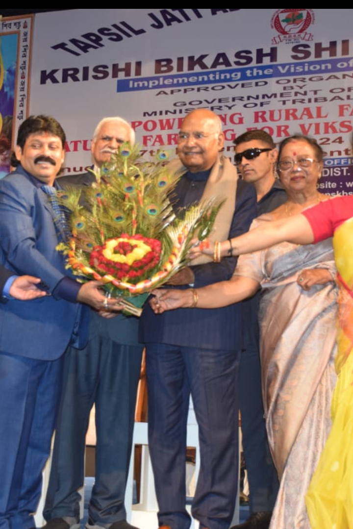 তফশিল জাতি আদিবাসী প্রাক্তন সৈনিক কৃষি বিকাশ শিল্প কেন্দ্রের অনুষ্ঠানে কলকাতায় এলেন প্রাক্তন রাষ্ট্রপতি ড: রামনাথ কোবিন্দ…