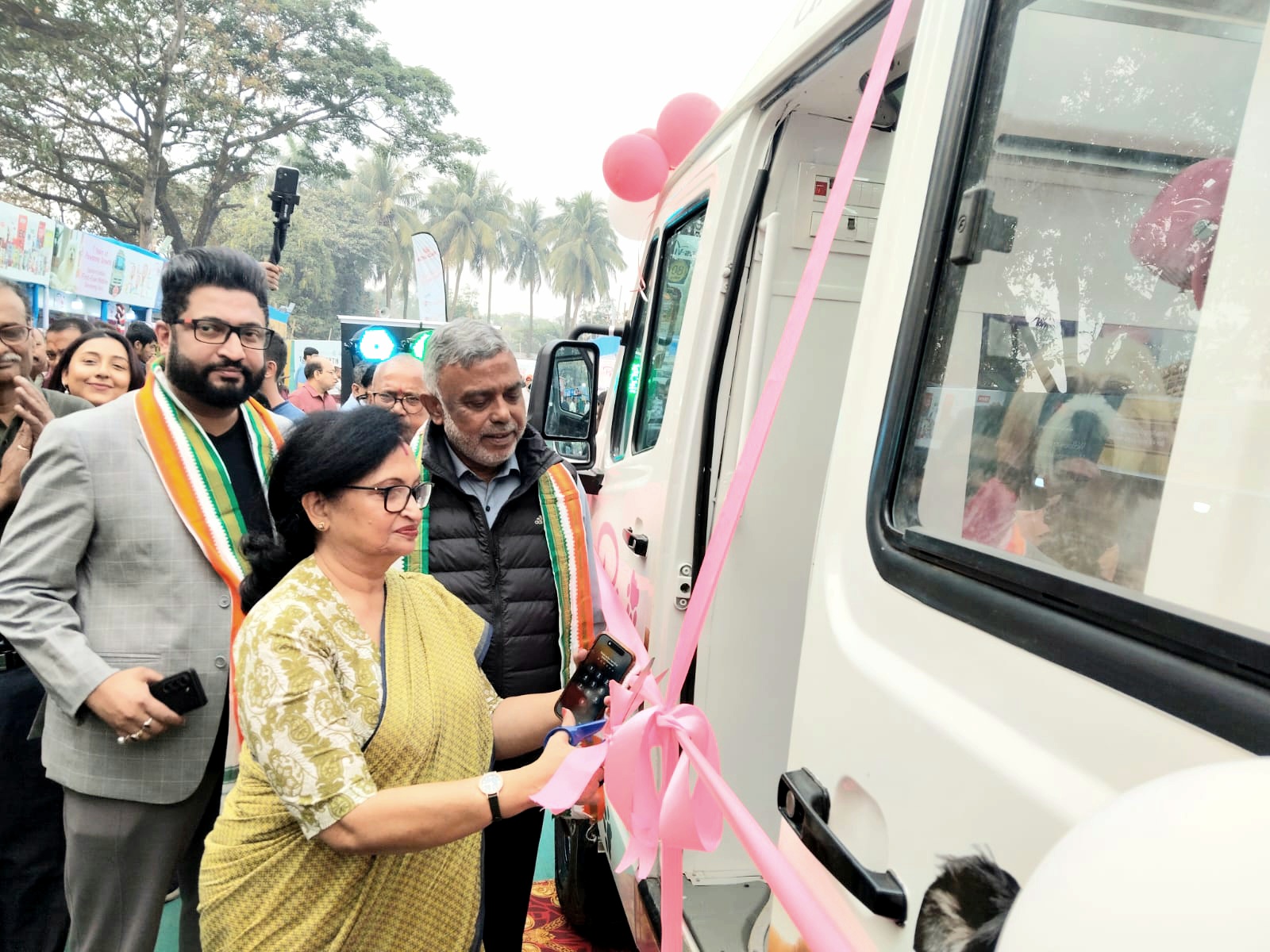 PINK PAWS LAUNCHES EASTERN INDIA’S FIRST MOBILE GROOMING VAN FOR PETS CARE IN KOLKATA…