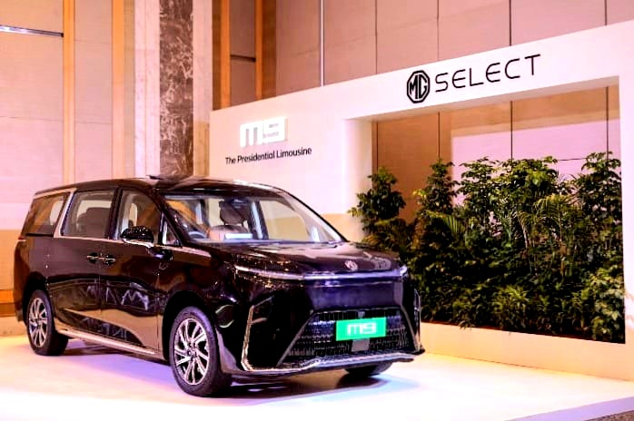MG SELECT debuts M9 and Cyberster in Kolkata for an Exclusive Preview….